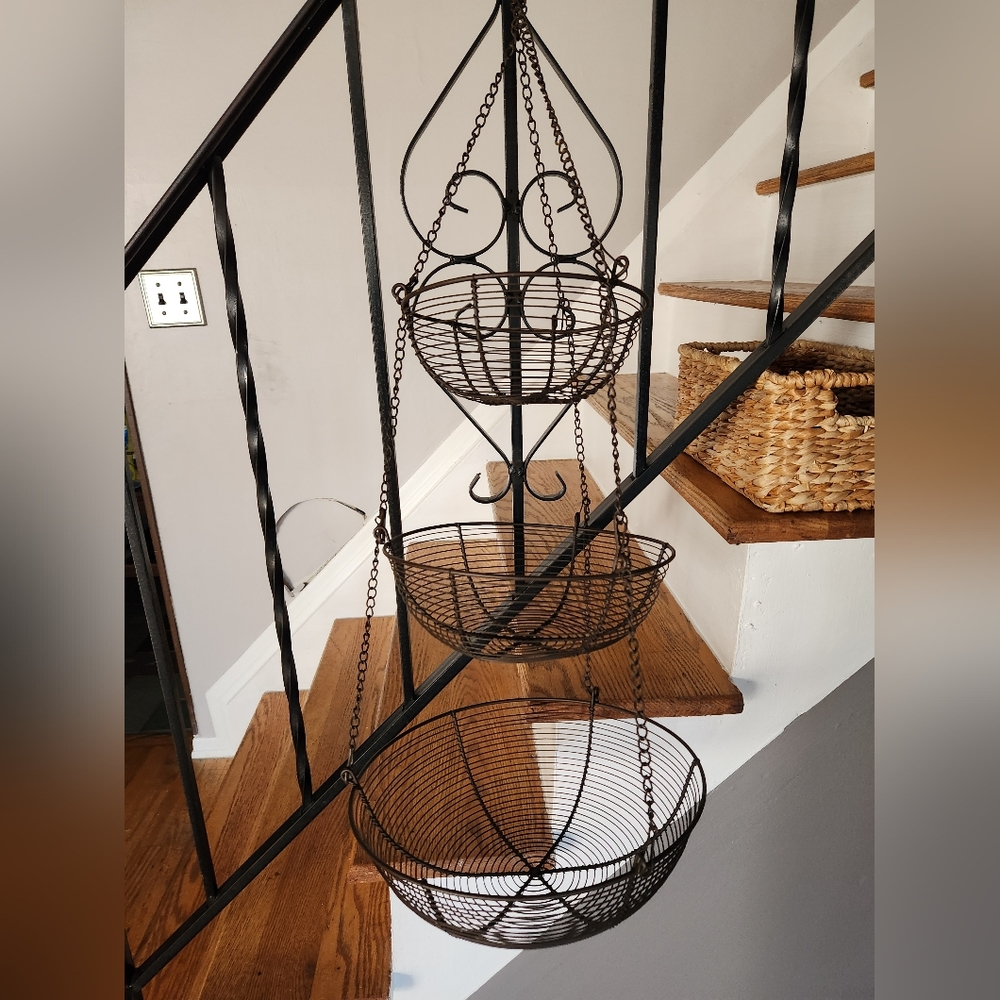 Excellent condition wire 3 tier fruit basket